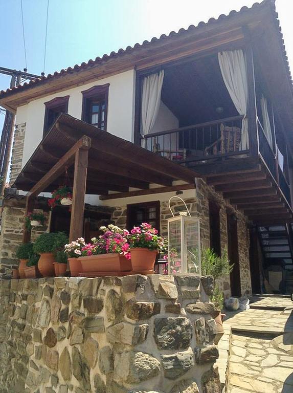 Traditional House Никити Экстерьер фото